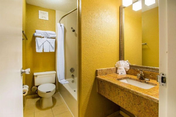 Comfort Inn & Suites Kissimmee By the Parks image 14