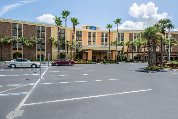 Comfort Inn & Suites Kissimmee By the Parks image 2